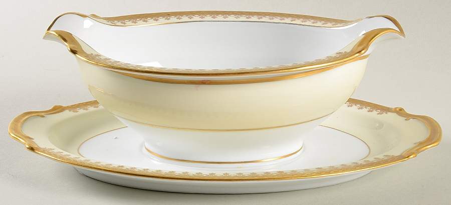 PIC25 Gravy Boat with Attached Underplate by Pickard-1