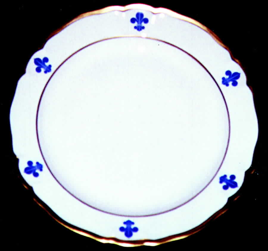 Grand Siecle Dinner Plate by Porcelaine de Limoges-1