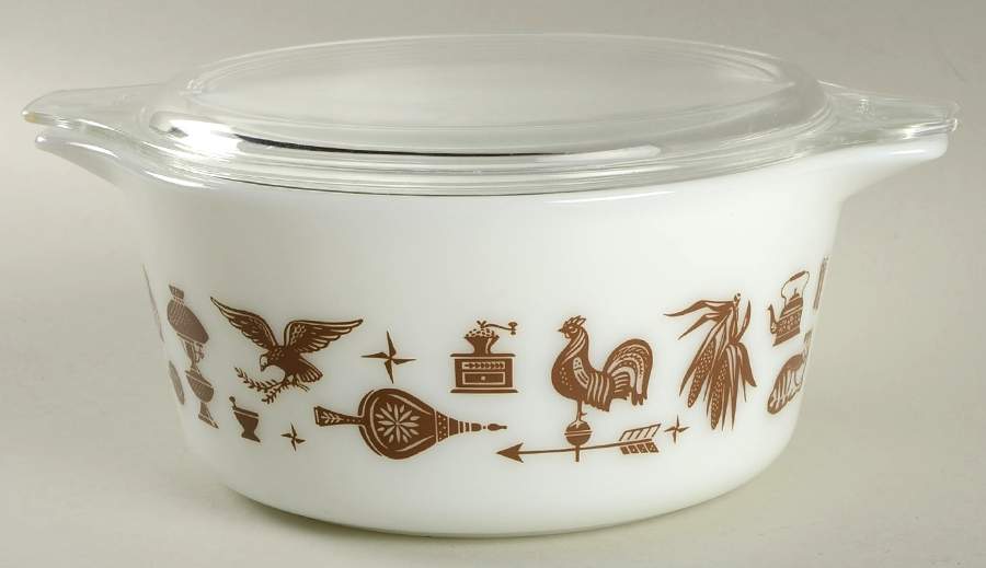 Early American 1.5 Qt Round Covered Casserole by Pyrex-1