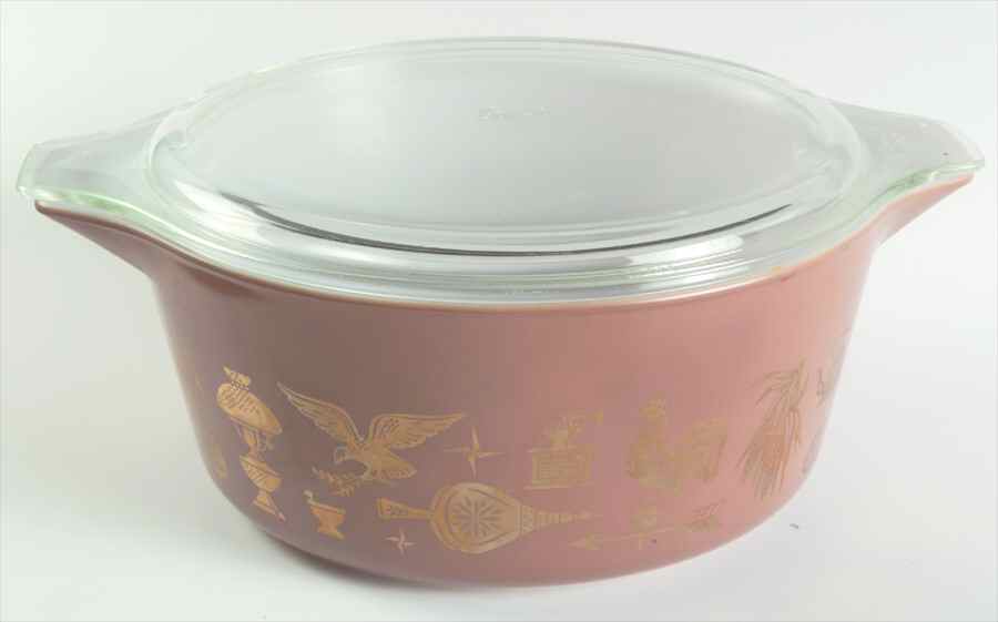 Early American 2.5 Qt Round Covered Casserole by Pyrex-1
