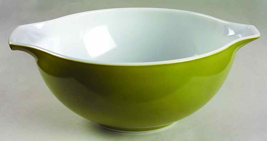 Verde (Green) 10" Cinderella Mixing Bowl by Pyrex-1