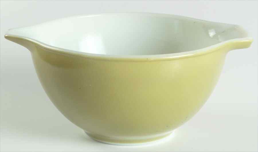 Verde (Green) 7" Cinderella Mixing Bowl by Pyrex-1