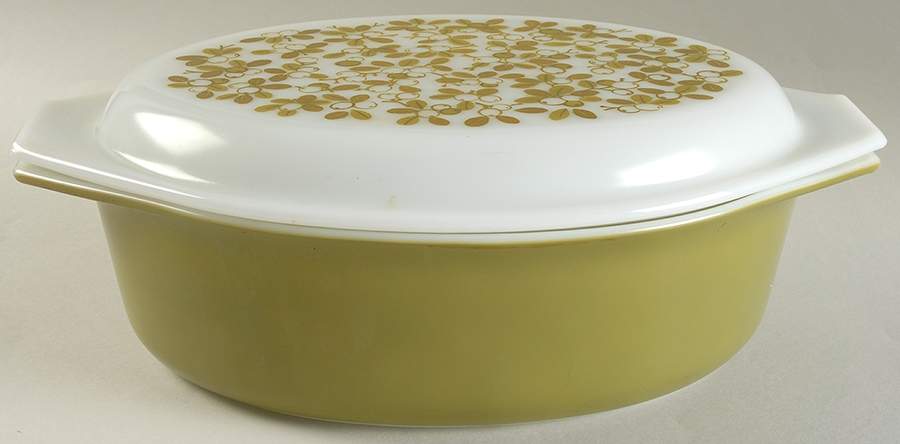 Verde (Green) 2.5 Quart Oval Covered Casserole by Pyrex-1