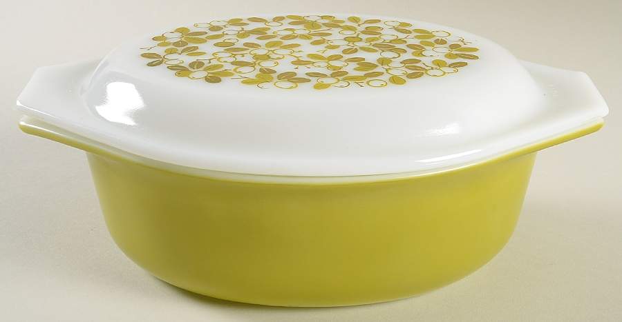 Verde (Green) 1.5 Quart Oval Covered Casserole by Pyrex-1