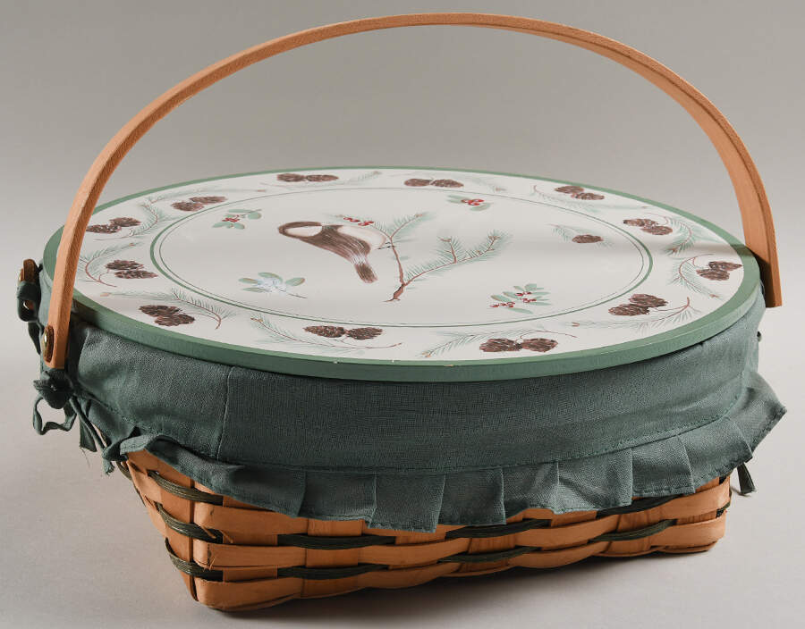 Winterwood Green Pie Basket by Pfaltzgraff-1