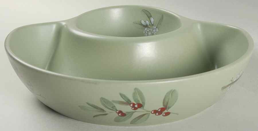 Winterwood Green 1 Piece Chip & Dip by Pfaltzgraff-1