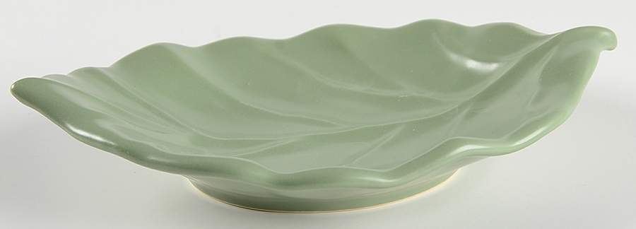 Winterwood Green 9" Leaf Dish by Pfaltzgraff-1