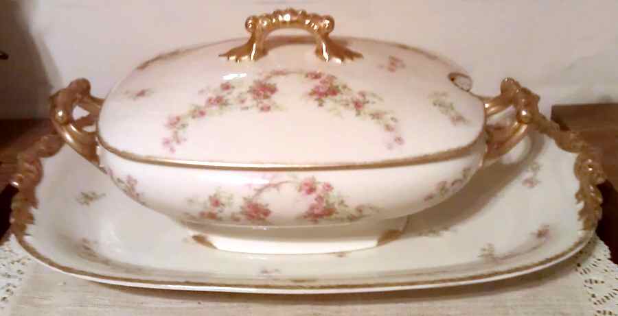 POY173 Tureen & Lid w/Underplate by Jean Pouyat-1