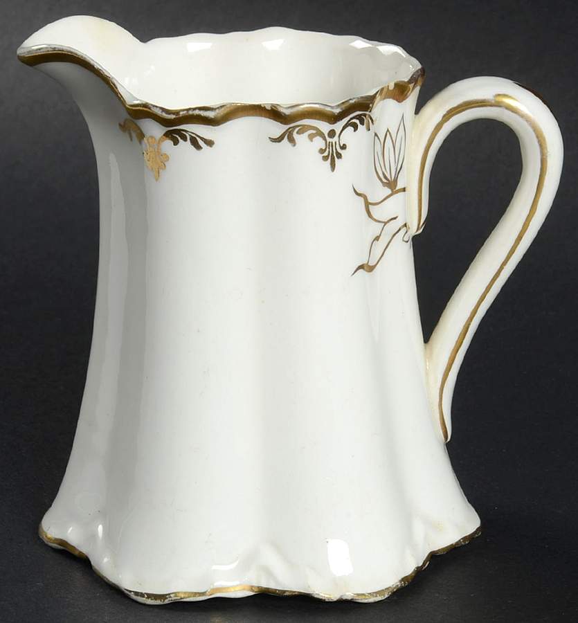 POP127 Creamer by Pope Gosser-1