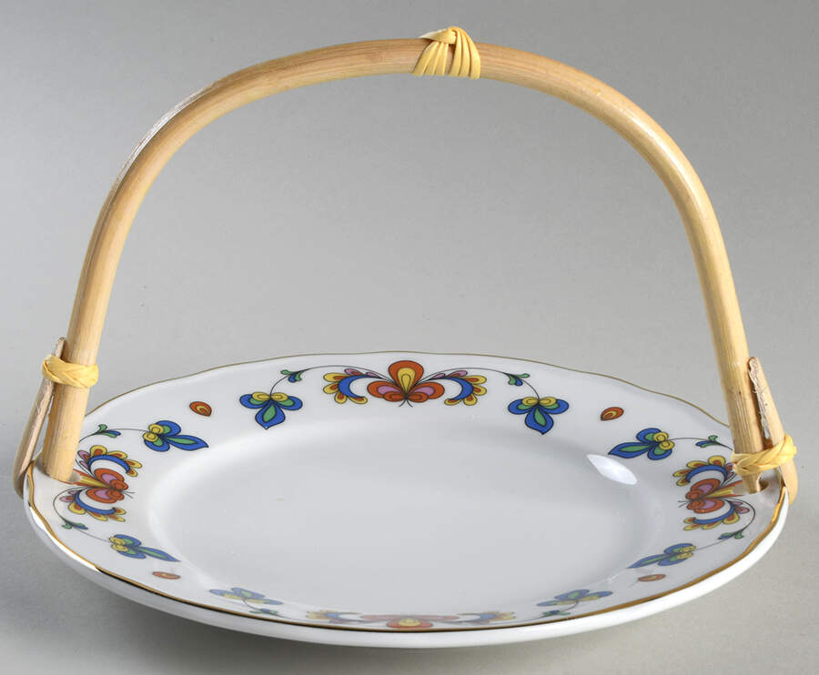 Farmer's Rose (Scalloped, Gold Trim) 5 3/8"-5 5/8" Bamboo Handled Serving Plate  HC by Porsgrund-1