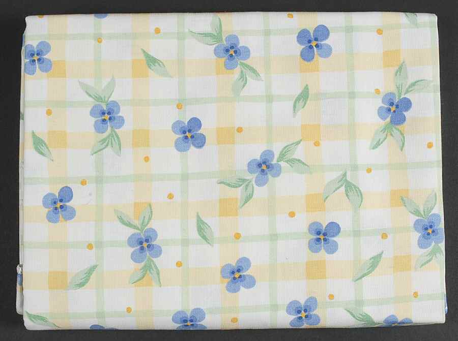 Summer Breeze 60" X 84" Oval Tablecloth by Pfaltzgraff-1