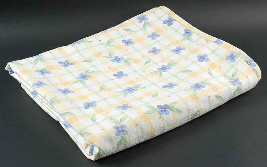 Summer Breeze 58" x 92" Rectangular Tablecloth by Pfaltzgraff-1