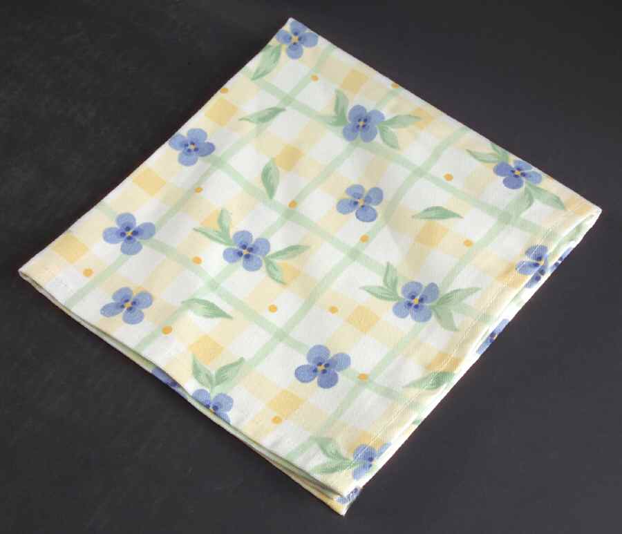 Summer Breeze Cloth Napkin by Pfaltzgraff-1