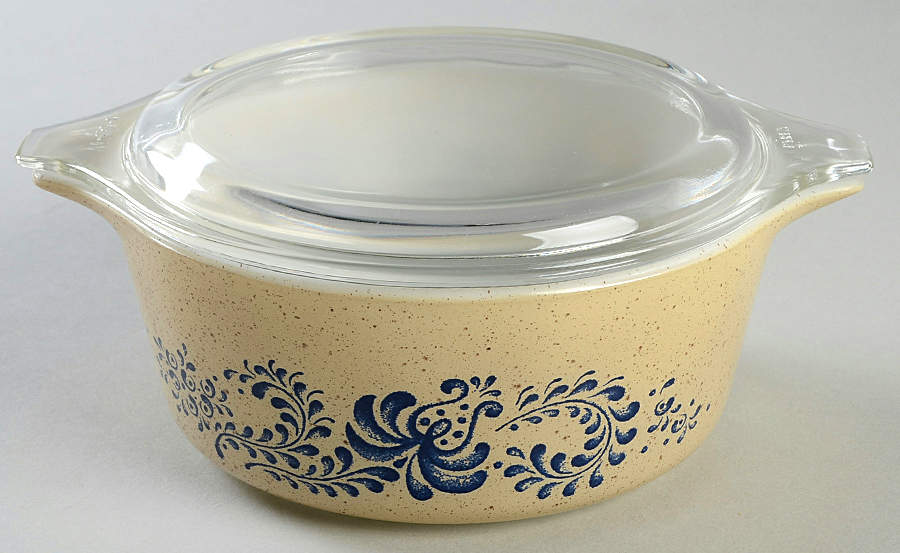 Homestead 1.50 Pt Round Covered Casserole by Pyrex-1