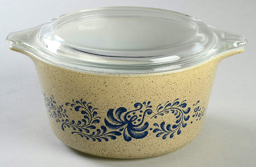 Homestead 1 Qt Round Covered Casserole by Pyrex-1