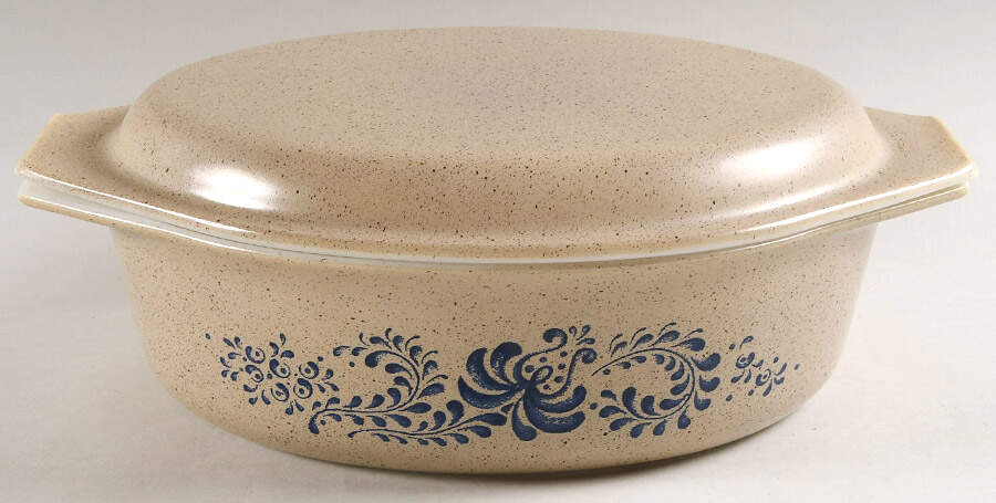 Homestead 2.5 Quart Oval Covered Casserole by Pyrex-1