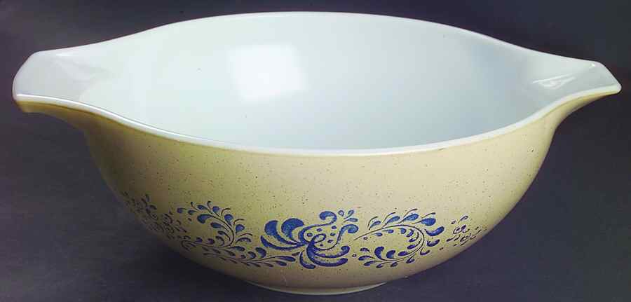 Homestead 13" Cinderella Mixing Bowl by Pyrex-1