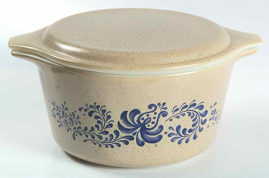 Homestead 1 Qt Round Covered Casserole by Pyrex-1