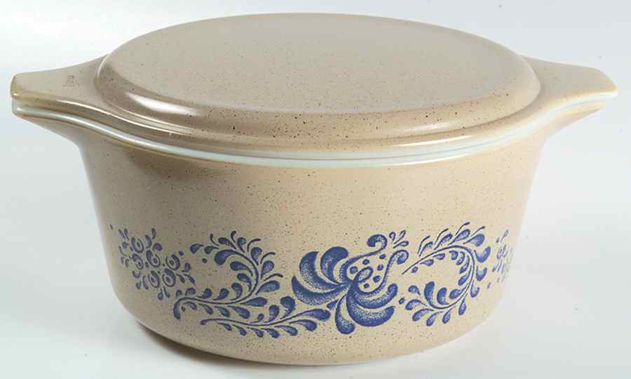 Homestead 1.5 Qt Round Covered Casserole by Pyrex-1