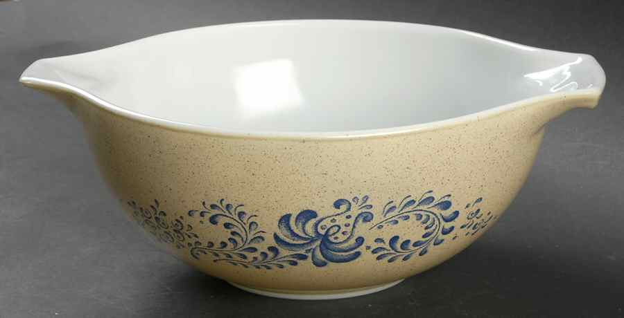 Homestead 10" Cinderella Mixing Bowl by Pyrex-1