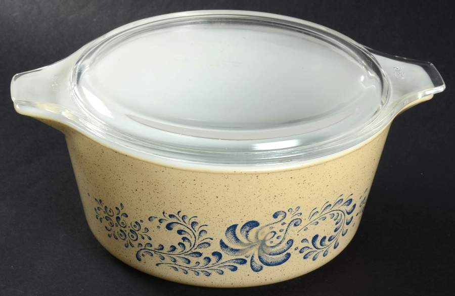 Homestead 1.5 Qt Round Covered Casserole by Pyrex-1