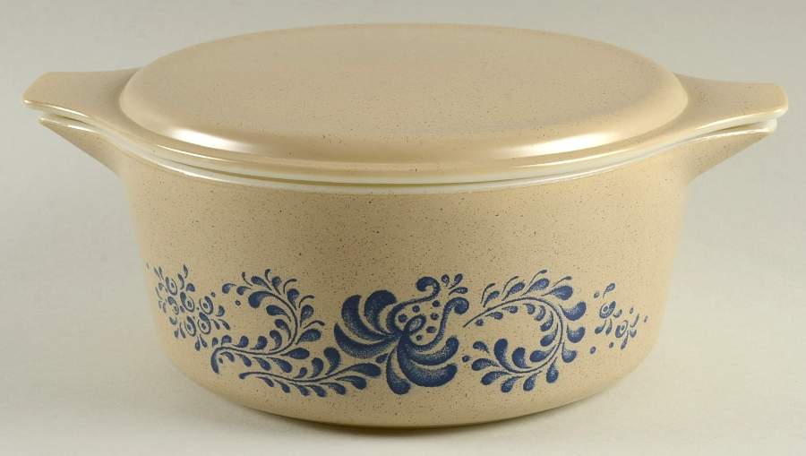 Homestead 2.5 Qt Round Covered Casserole by Pyrex-1