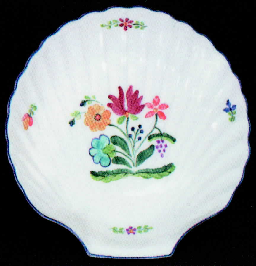 Bouquet Large Shell Shaped Dish by Presenttense-1