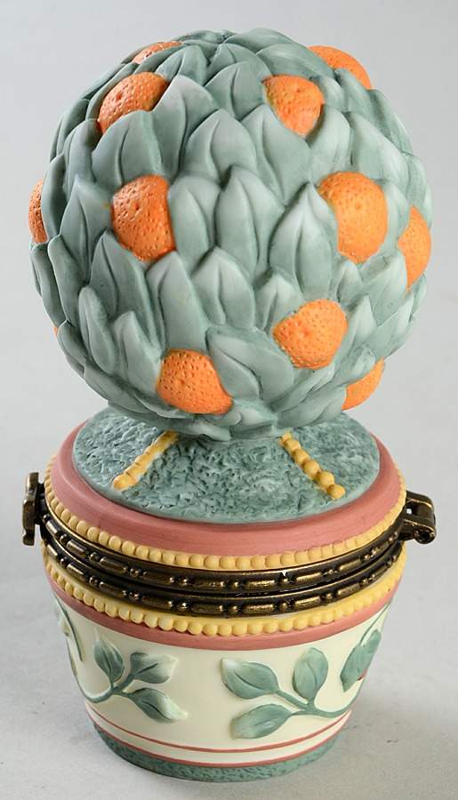 French Quarter (Stoneware) Surprise Box with Hinged Lid by Pfaltzgraff-1