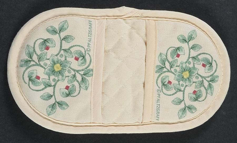 French Quarter (Stoneware) Cloth Double Oven Glove by Pfaltzgraff-1