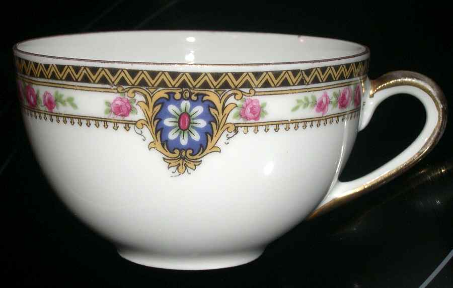 PUN52 Flat Cup by Porcelain Union-1