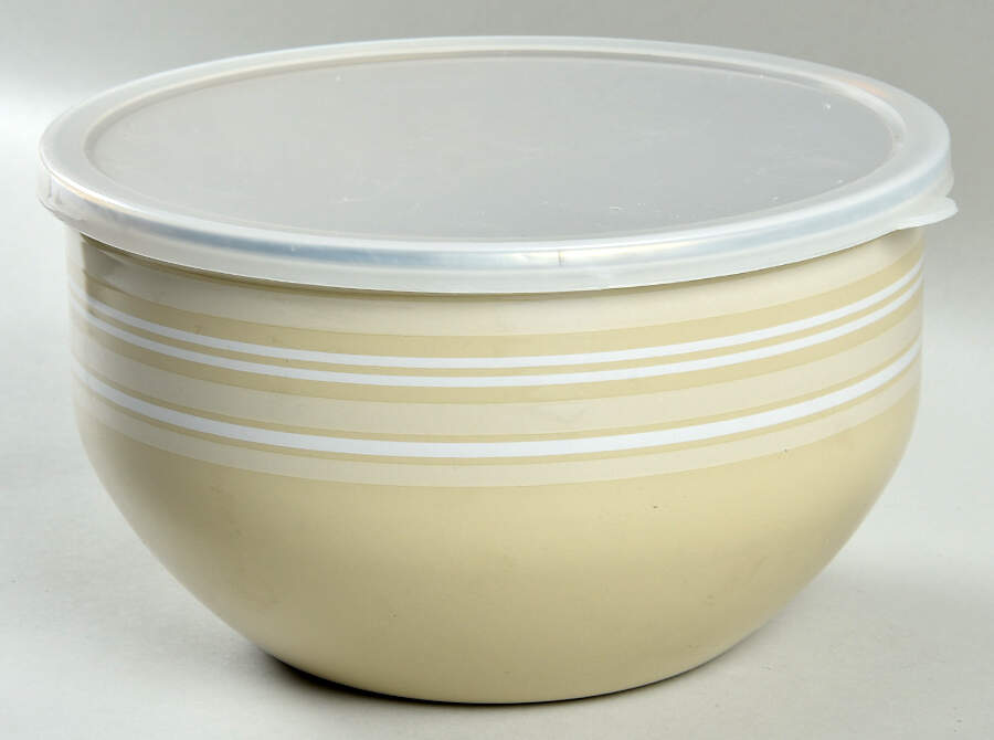 Cappuccino 7 3/4" Metal Bowl W/Plastic Lid by Pfaltzgraff-1