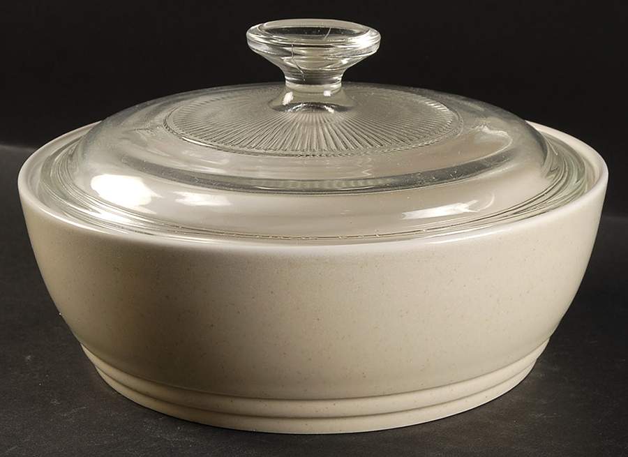 Cappuccino 1.25 Qt Round Covered Casserole by Pfaltzgraff-1