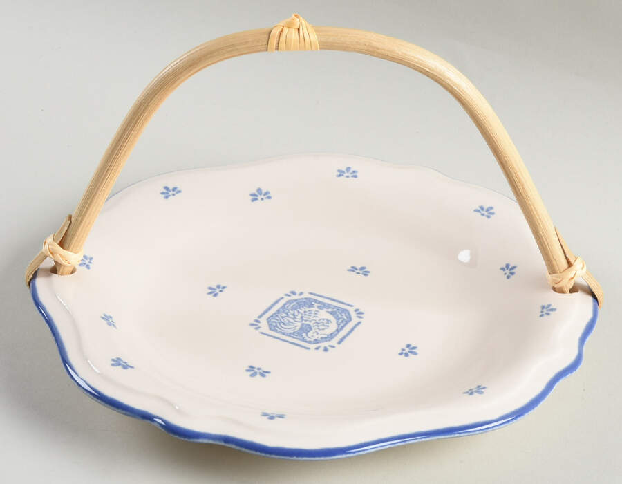 Maison Blue 5 3/8"-5 5/8" Bamboo Handled Serving Plate  HC by Pfaltzgraff-1