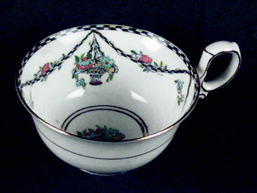 7084 Footed Cup by Paragon-1