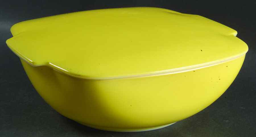 Yellow (Bright Yellow) 1.5 Quart Square Casserole with Ceramic Lid by Pyrex-1