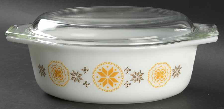 Town & Country 1.5 Quart Oval Covered Casserole by Pyrex-1