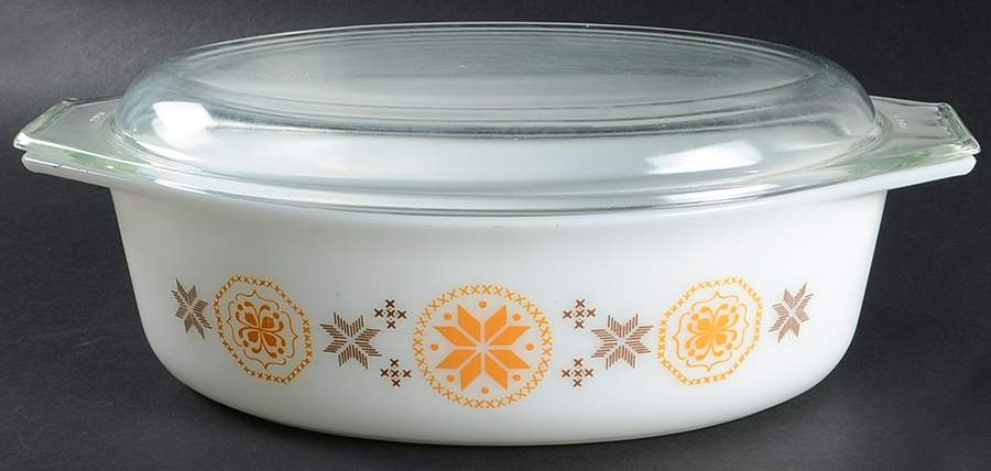 Town & Country 2.5 Quart Oval Covered Casserole by Pyrex-1