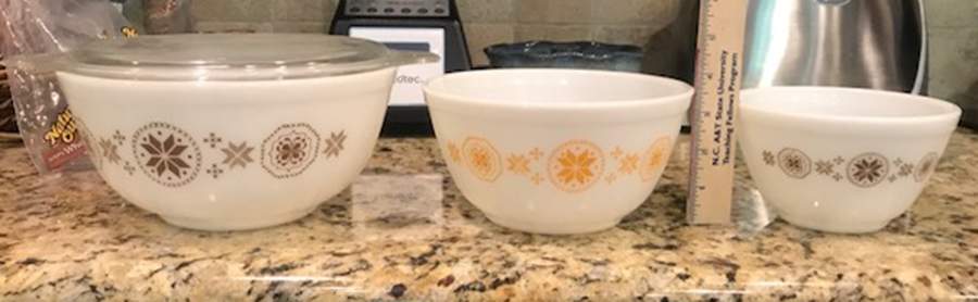 Town & Country 7" Mixing Bowl by Pyrex-1