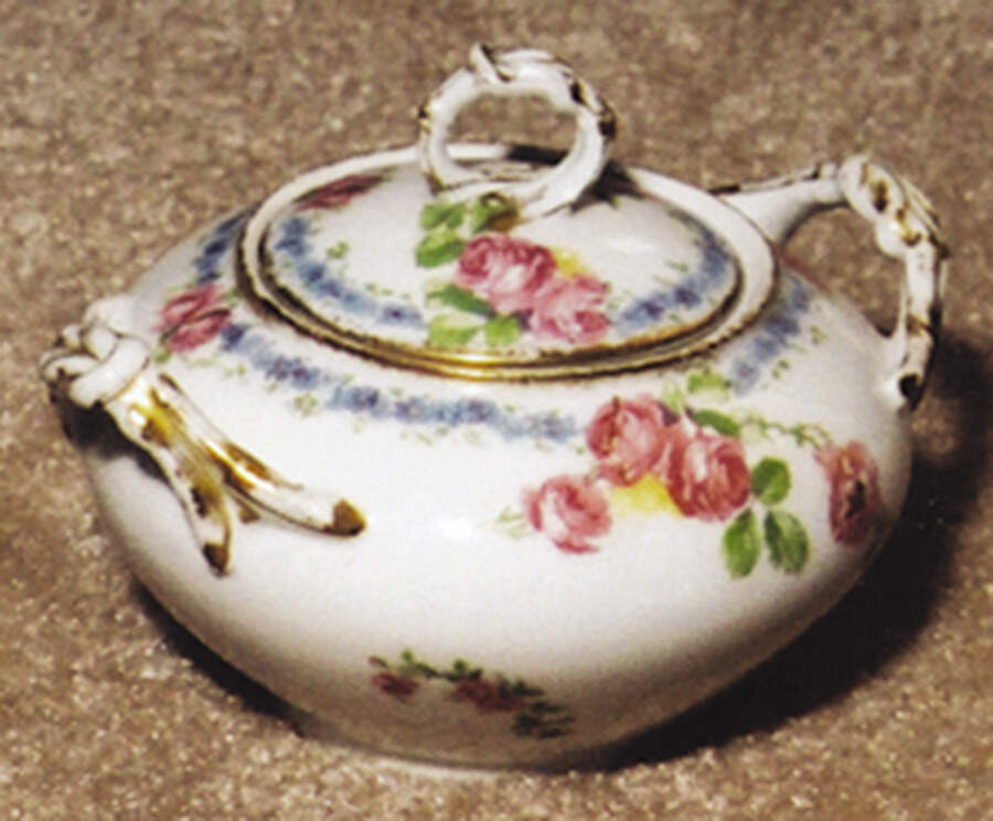 POY285 Sugar Bowl & Lid by Jean Pouyat-1
