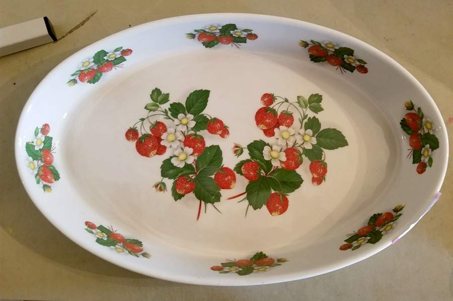 Strawberries 14" Oval Baker by Portmeirion-1