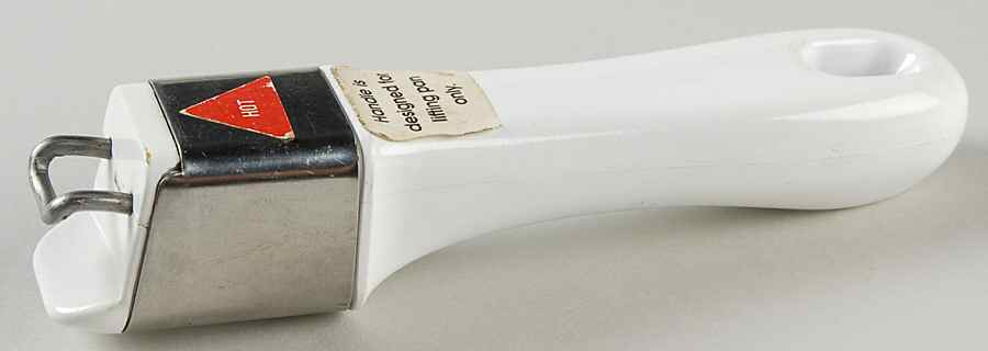Nouveau Detachable Metal Pizza Handle by Princess House-1
