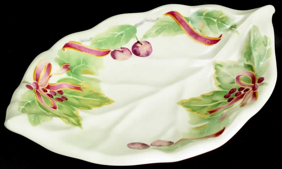 Jamberry Holiday Leaf Shaped Dish by Pfaltzgraff-1