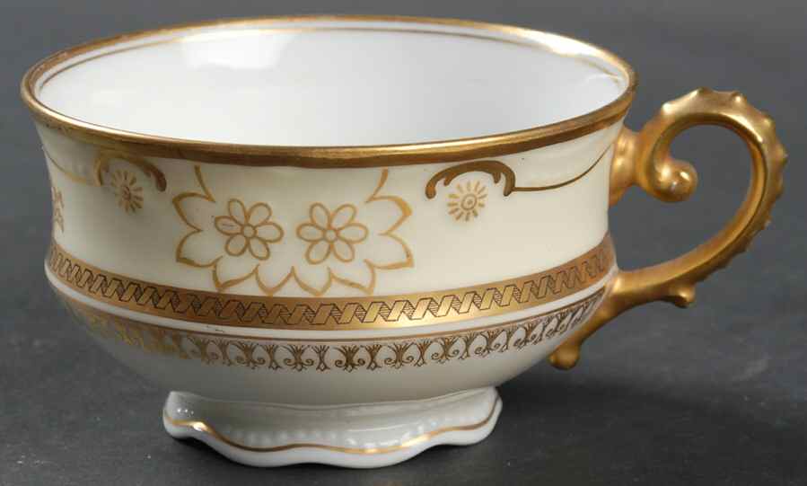 Sandringham Footed Cup by Pirkenhammer-1