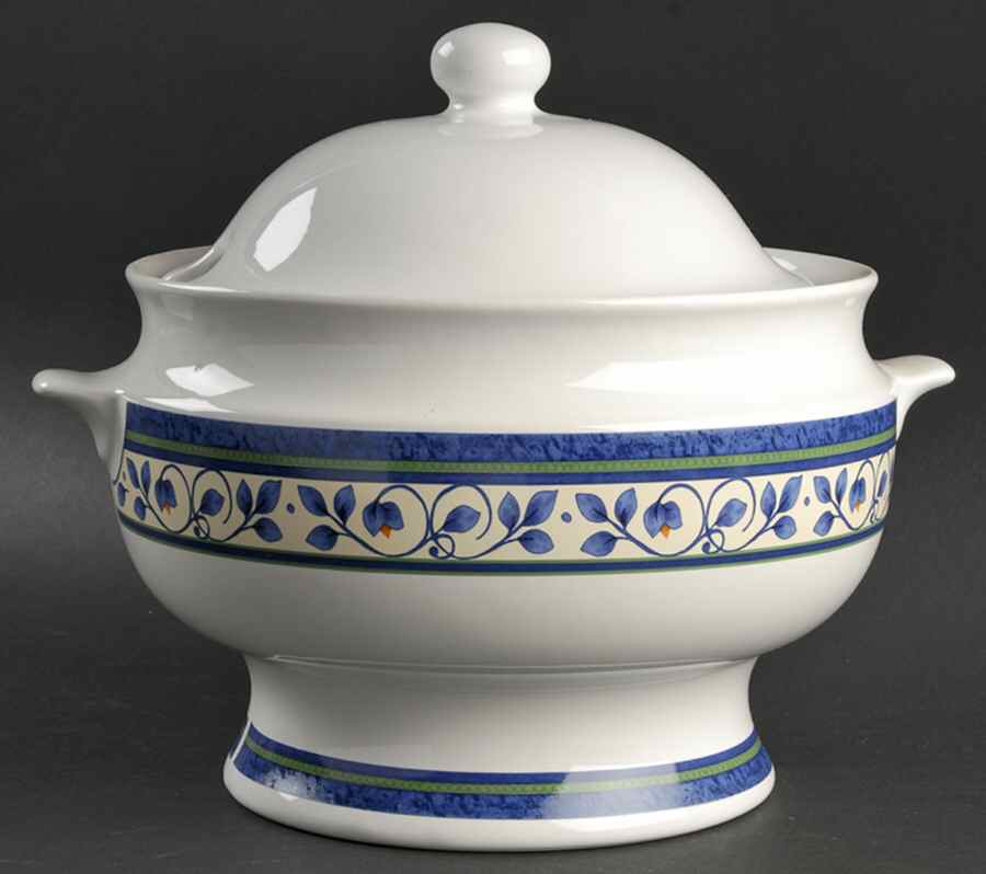 Orleans Tureen &  Lid by Pfaltzgraff-1