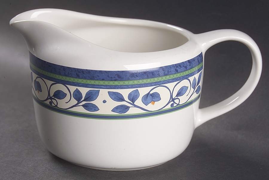 Orleans Gravy Boat by Pfaltzgraff-1