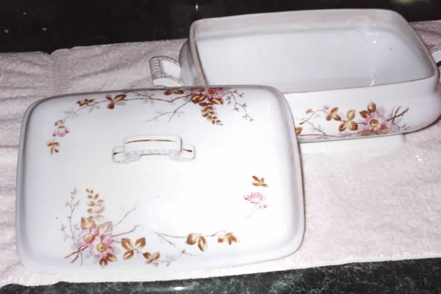 5513 Sauce Boat & Lid with Underplate by P H Leonard-1