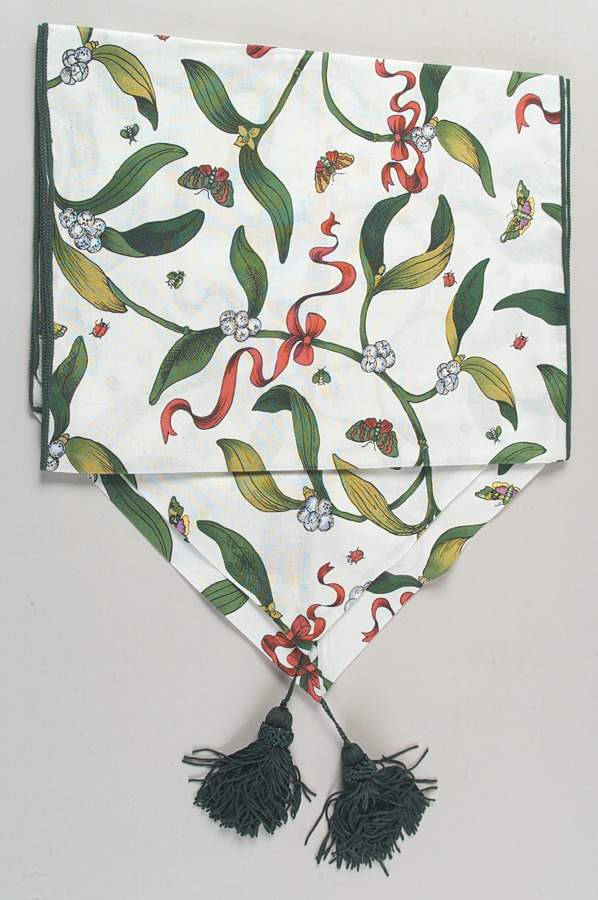 Botanic Garden Mistletoe 13" X 90" Cloth Table Runner by Portmeirion-1