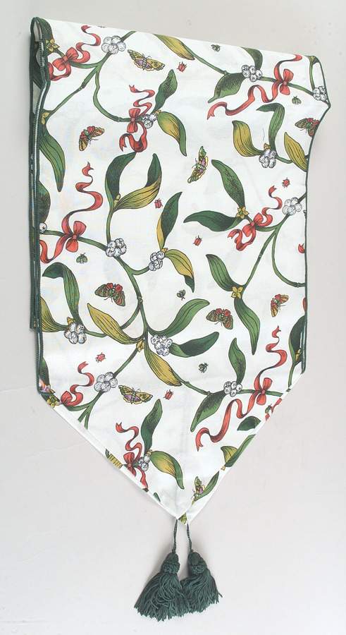 Botanic Garden Mistletoe 13" X 72" Cloth Table Runner by Portmeirion-1