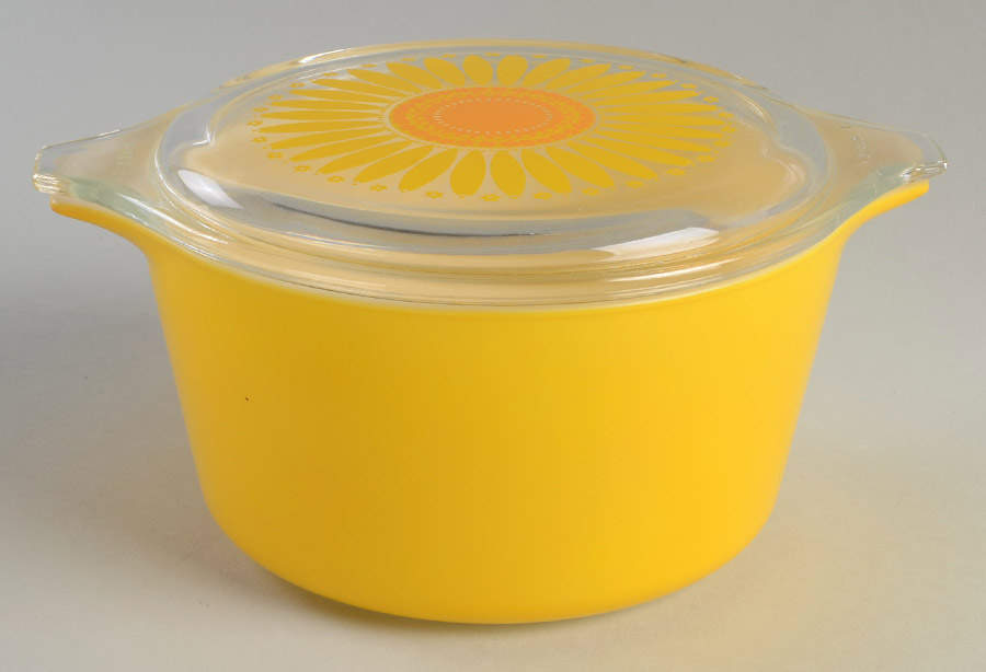 Daisy 1 Qt Round Covered Casserole by Pyrex-1