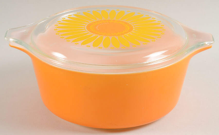 Daisy 1 Qt Round Covered Casserole by Pyrex-1